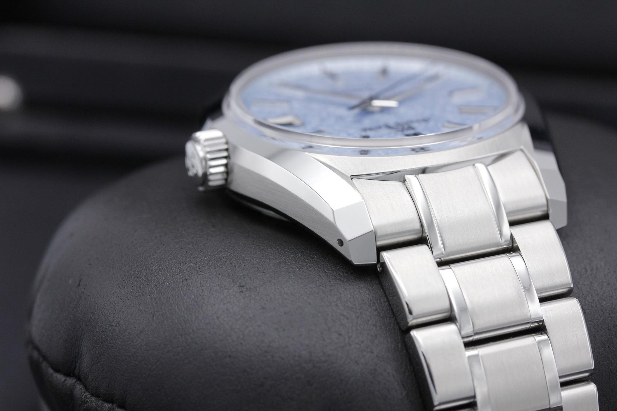 Watch Image 4