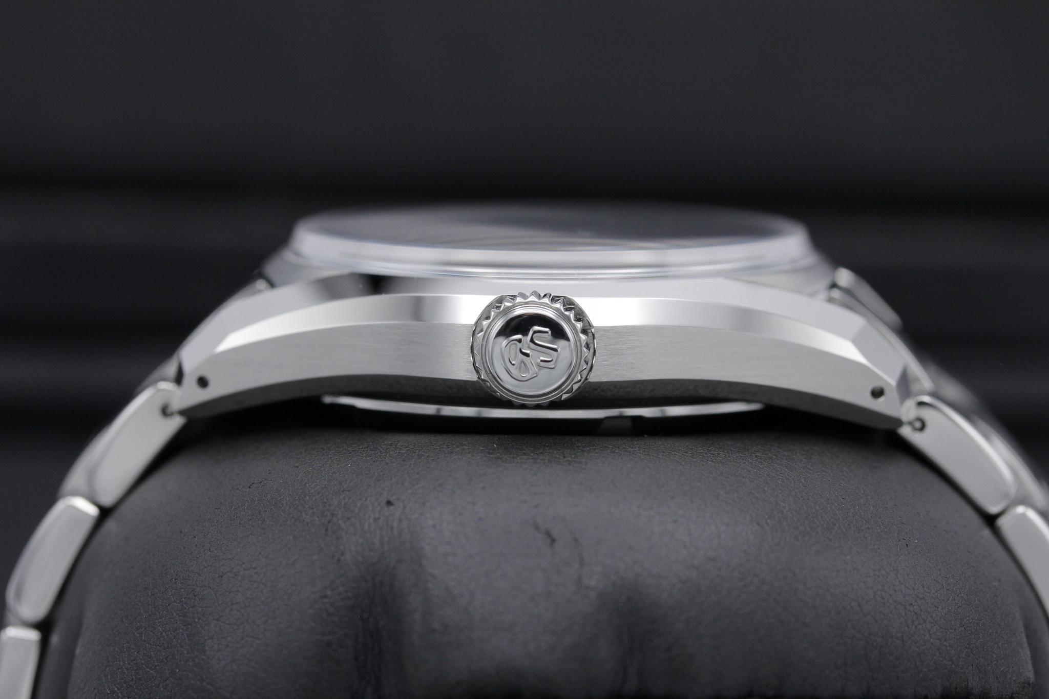 Watch Image 3