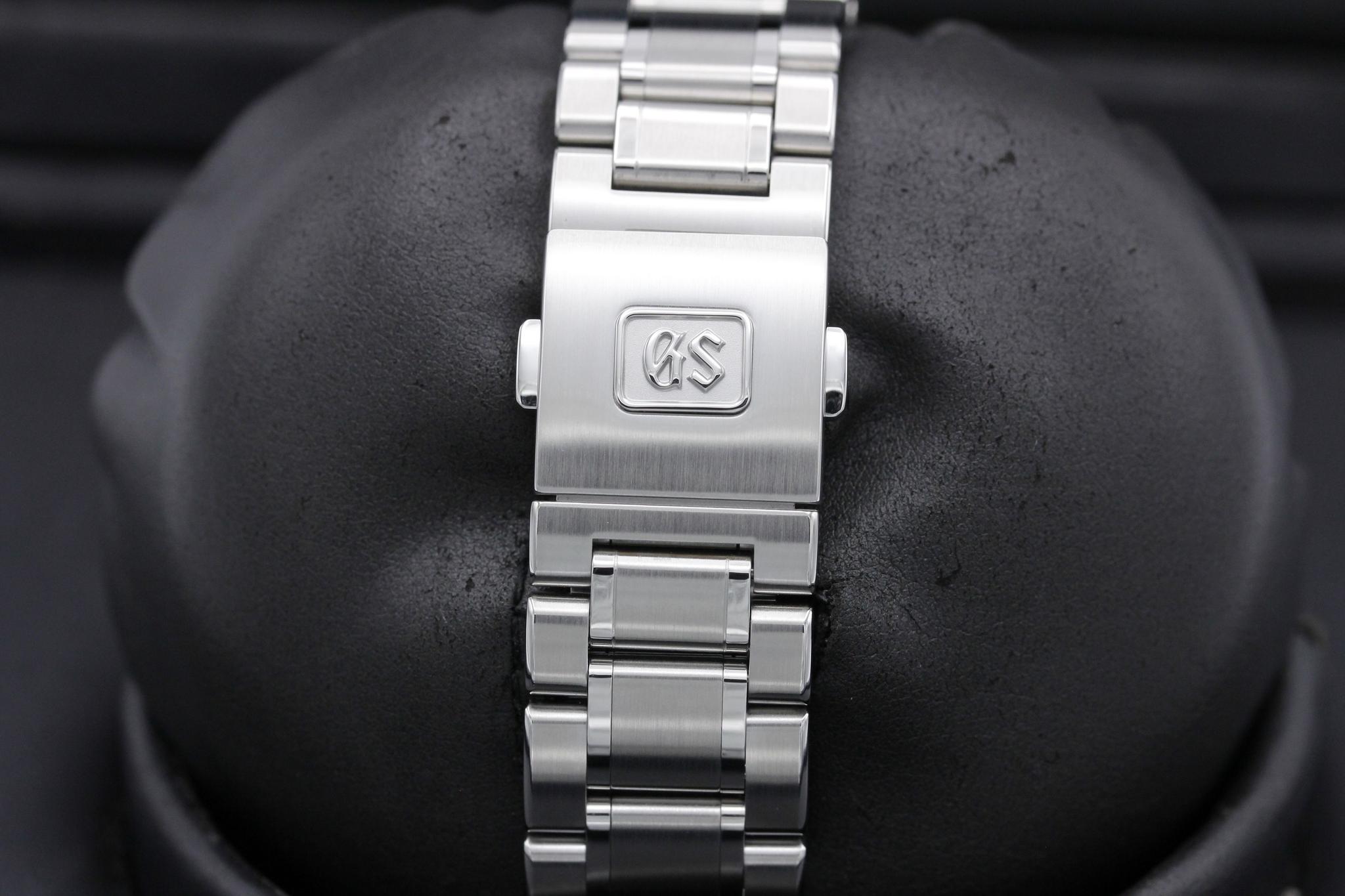 Watch Image 8