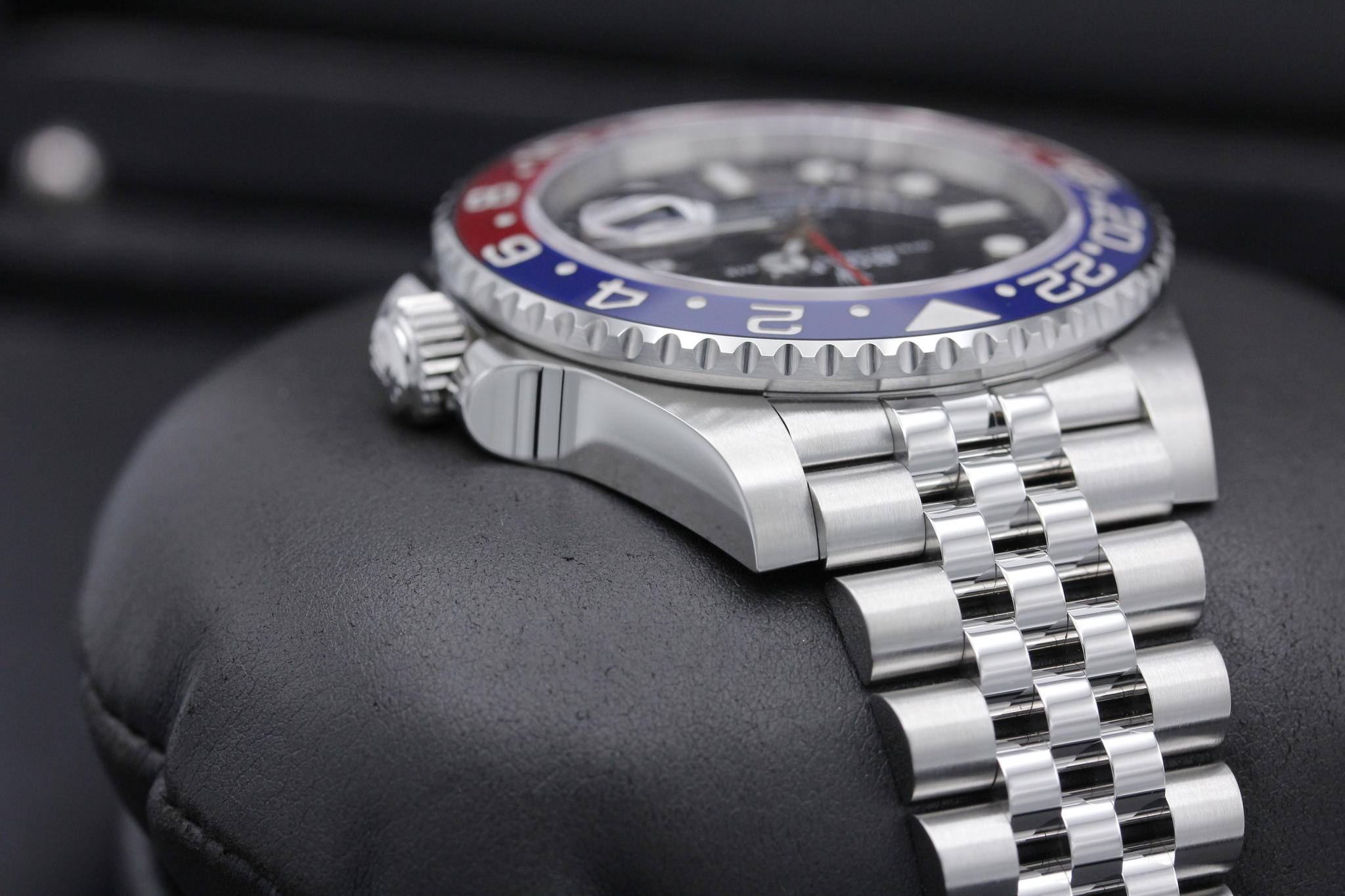 Watch Image 4