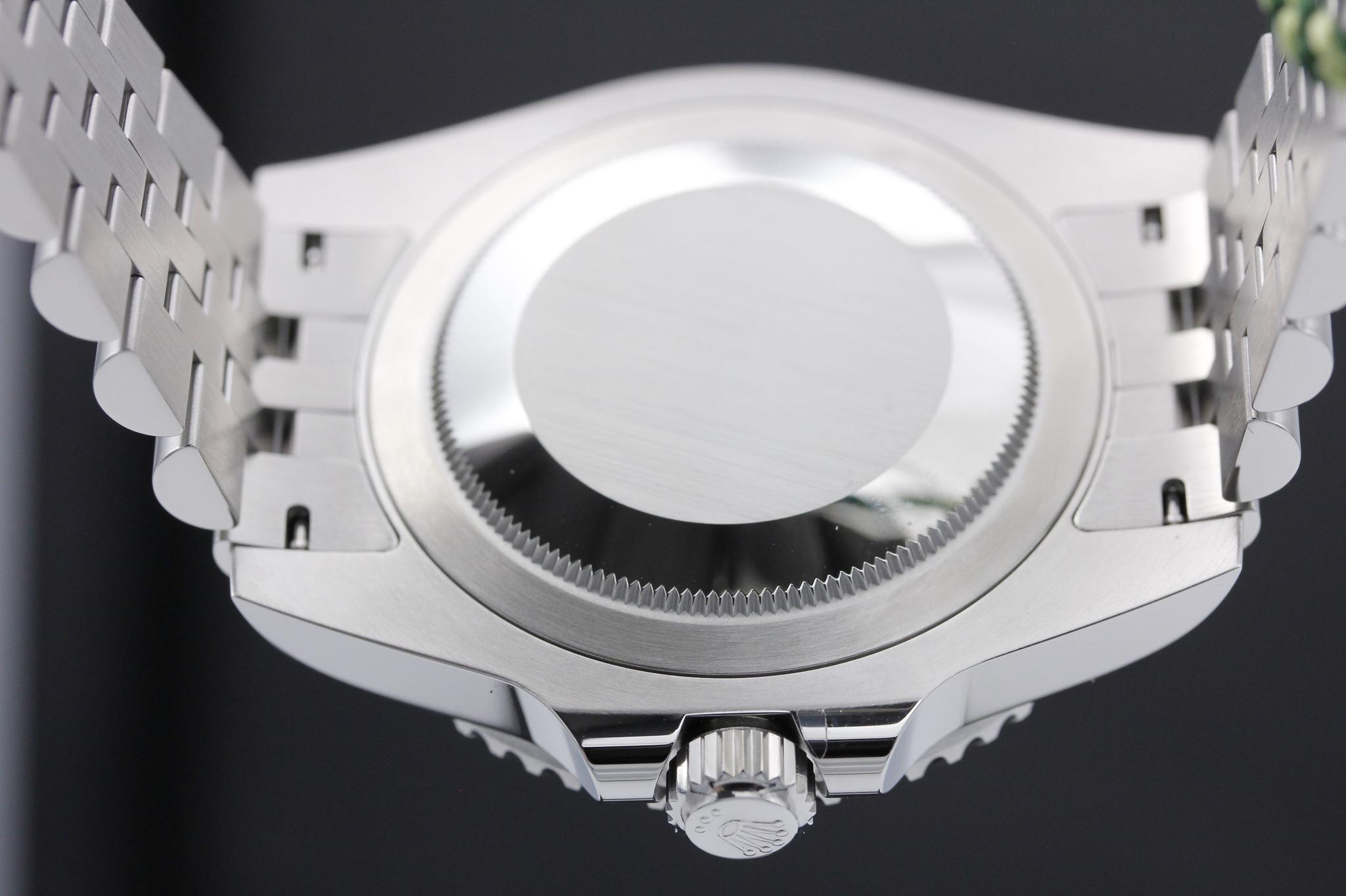 Watch Image 7