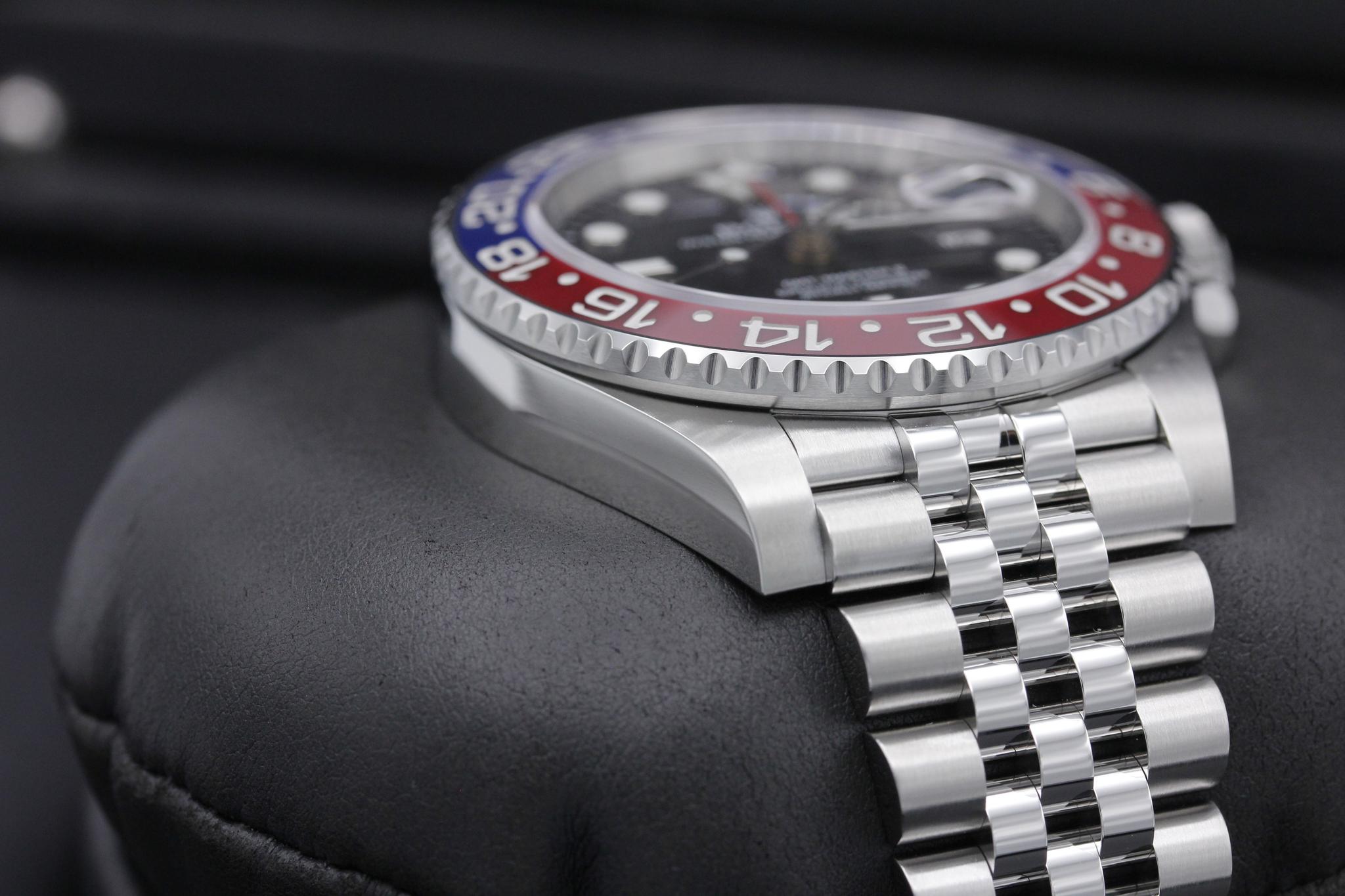 Watch Image 6