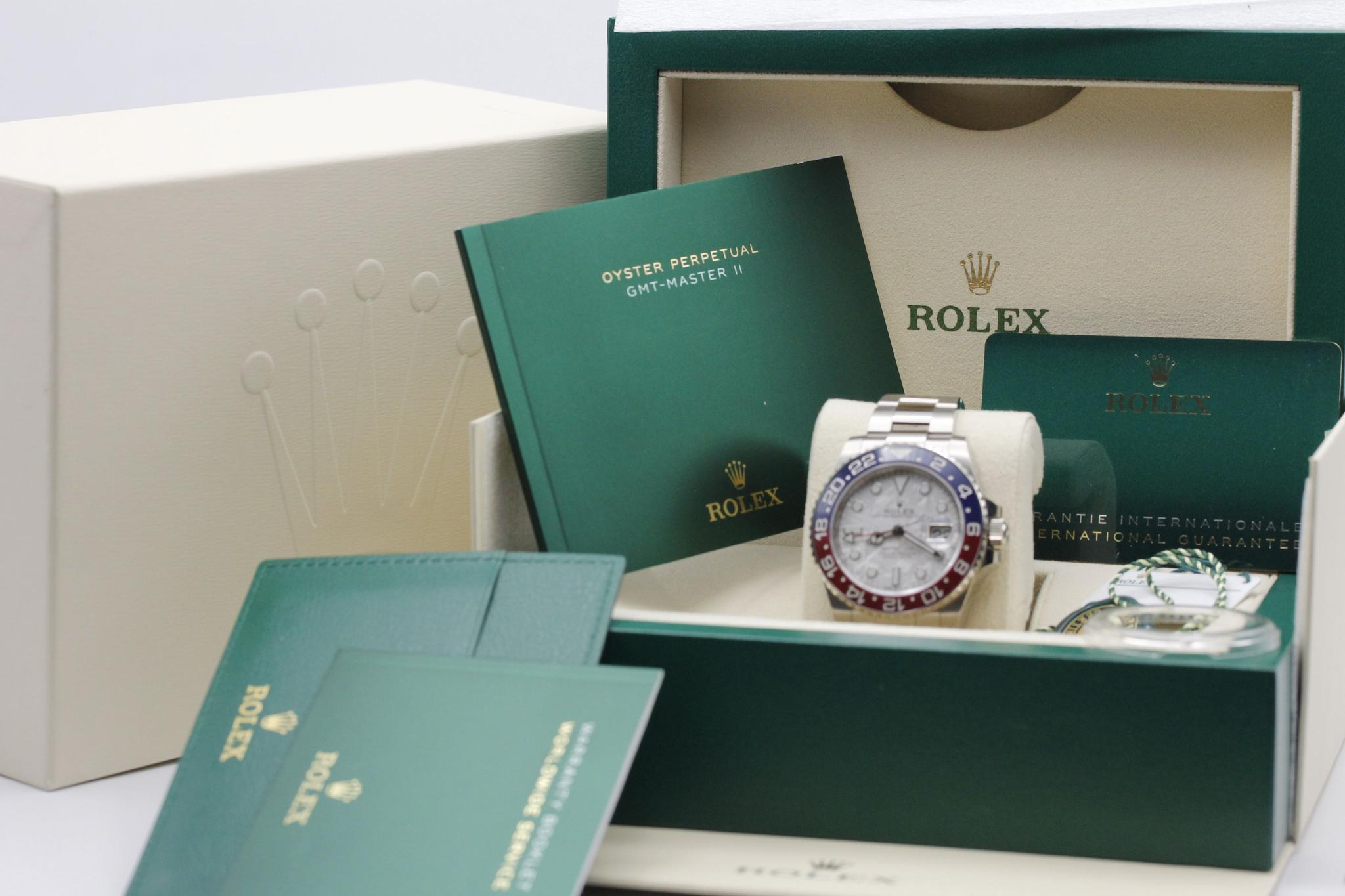Watch Image 11