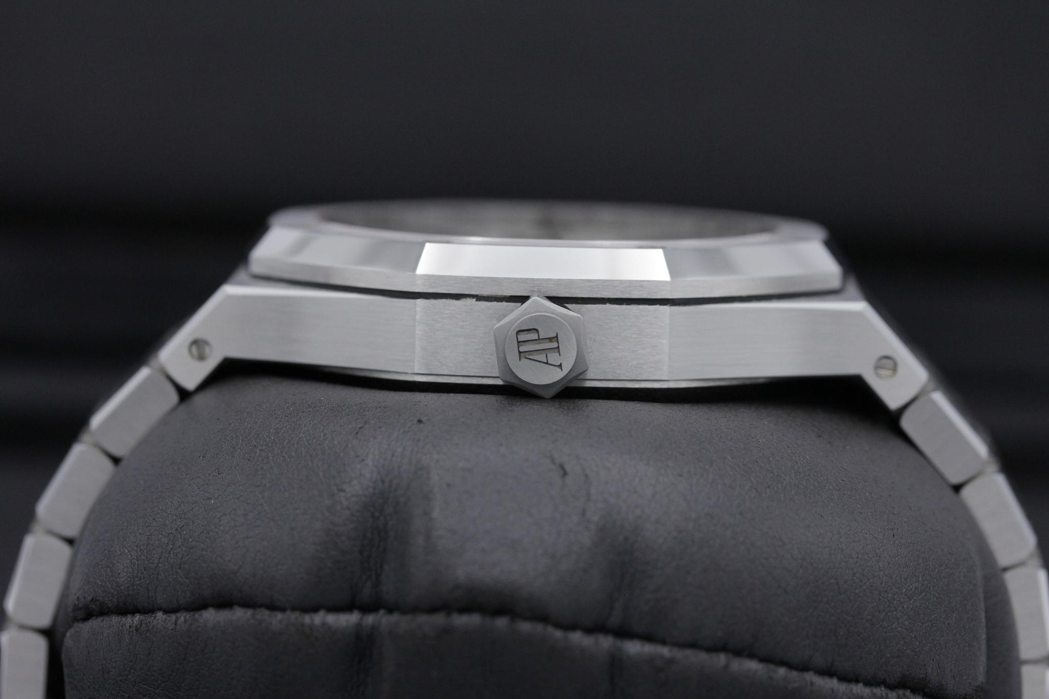 Watch Image 3