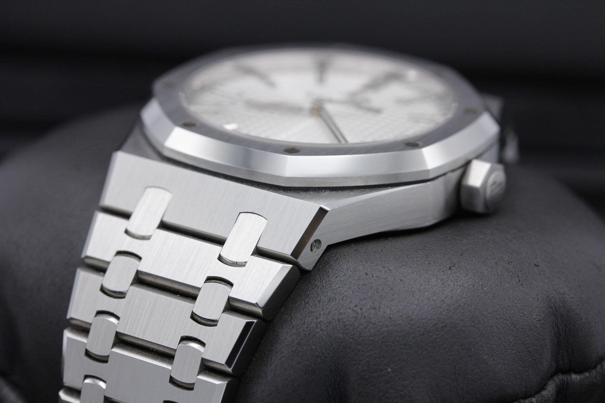 Watch Image 2