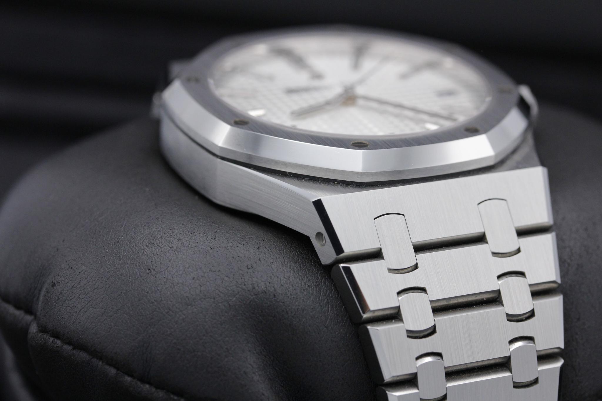 Watch Image 6