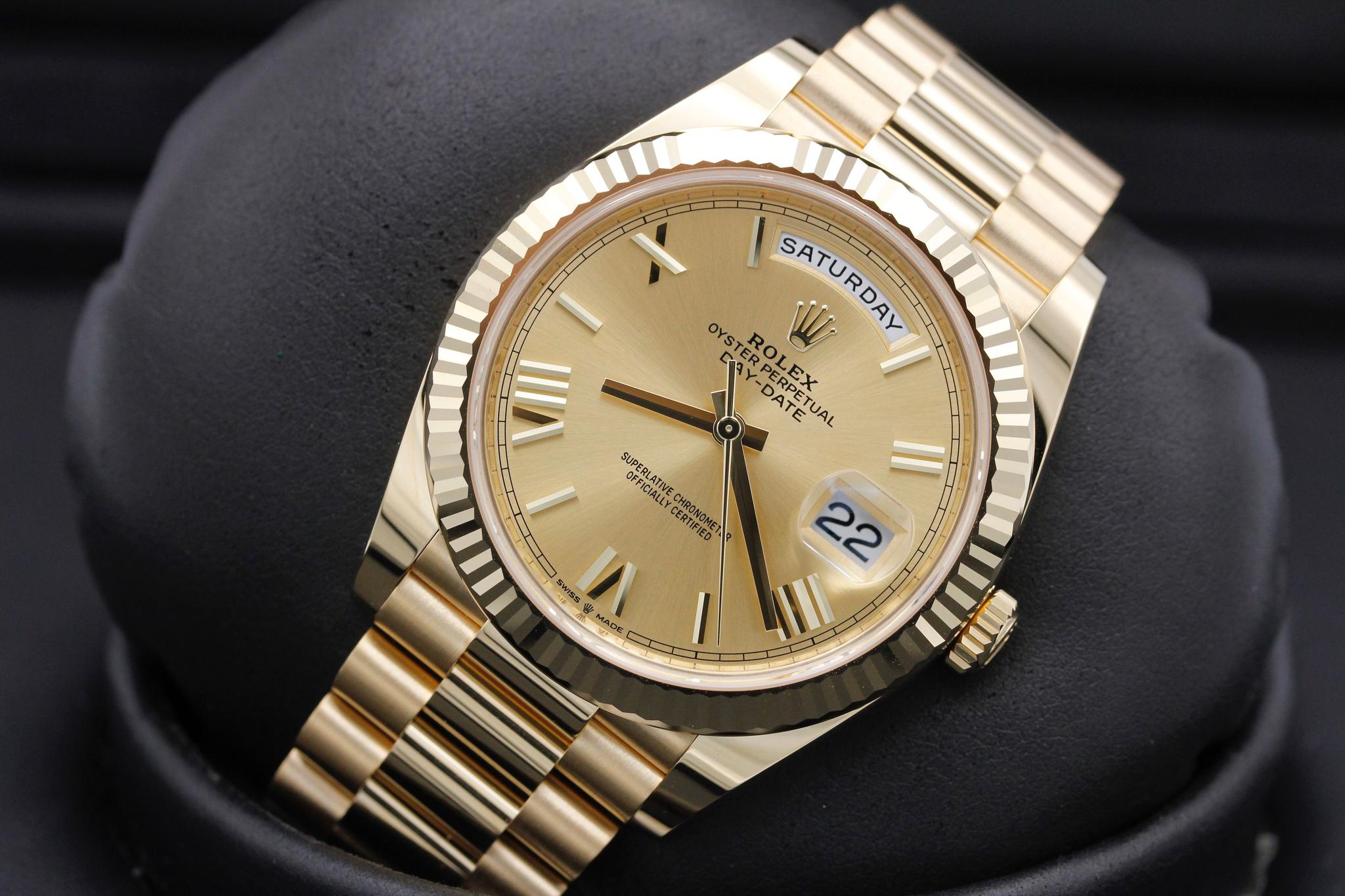 Watch Image 10