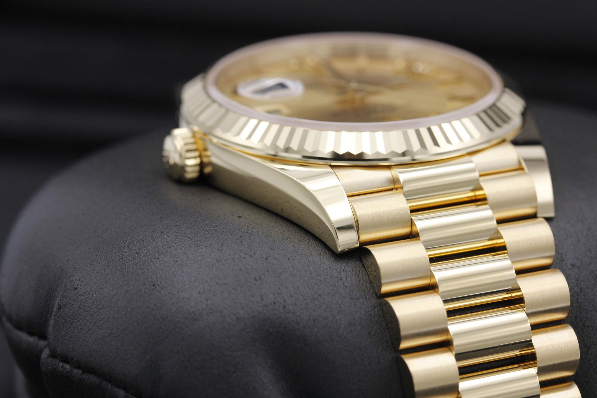 Watch Image 4