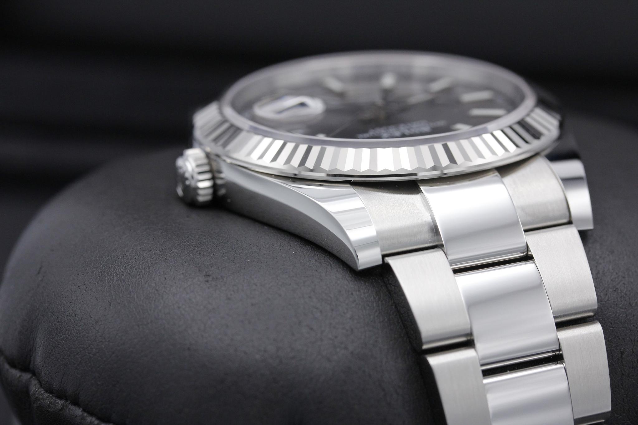 Watch Image 4