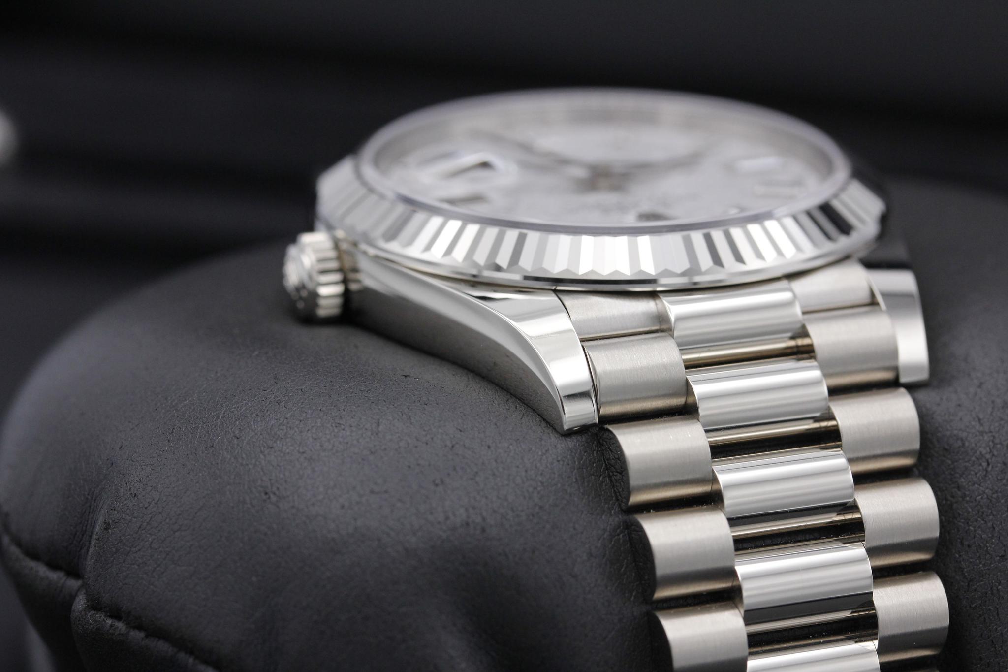 Watch Image 4