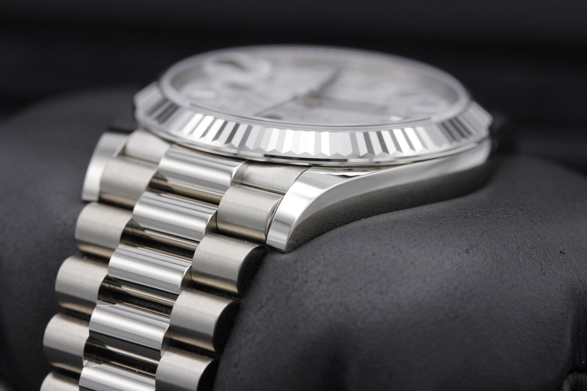 Watch Image 5