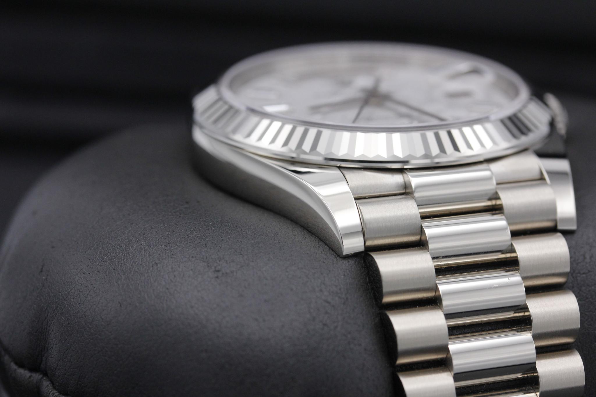 Watch Image 6