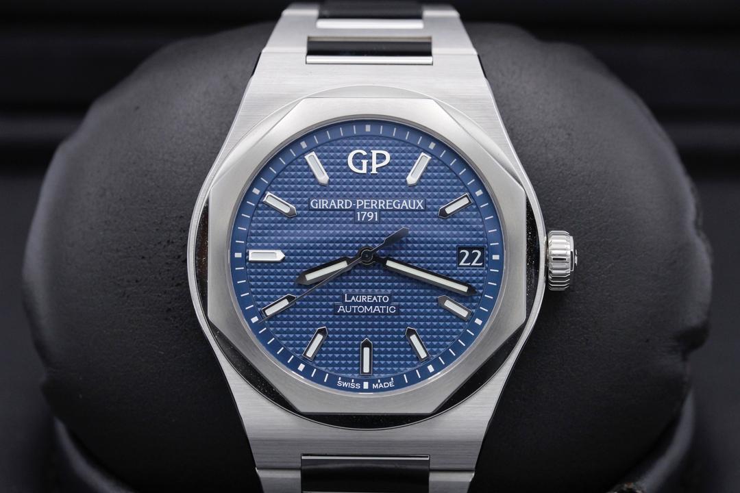 Girard Perregaux Laureato 81010-11-11A