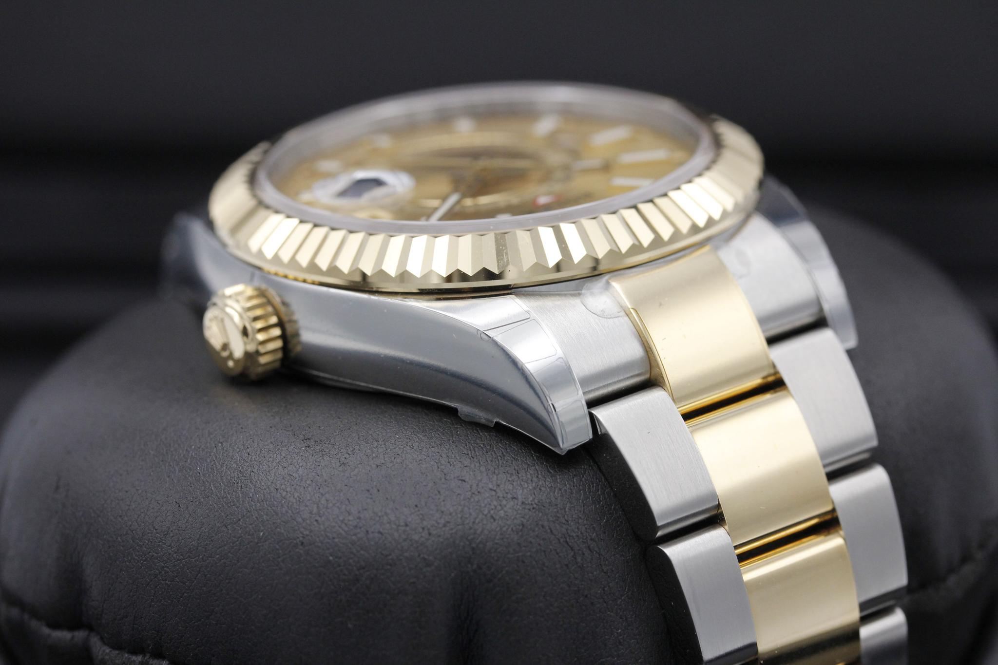 Watch Image 4