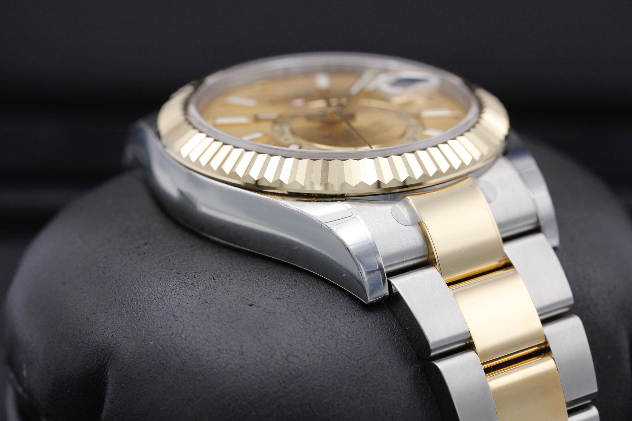 Watch Image 6