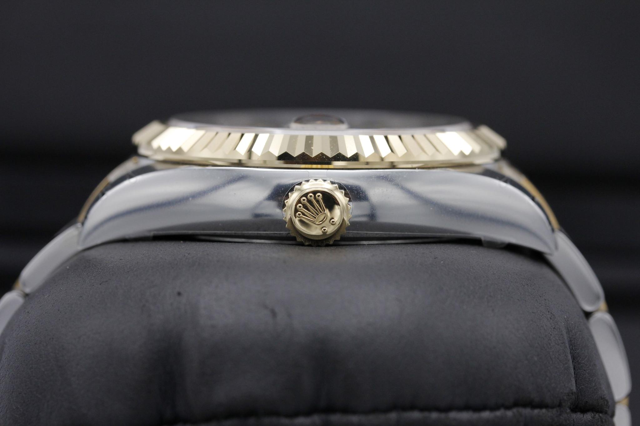 Watch Image 3