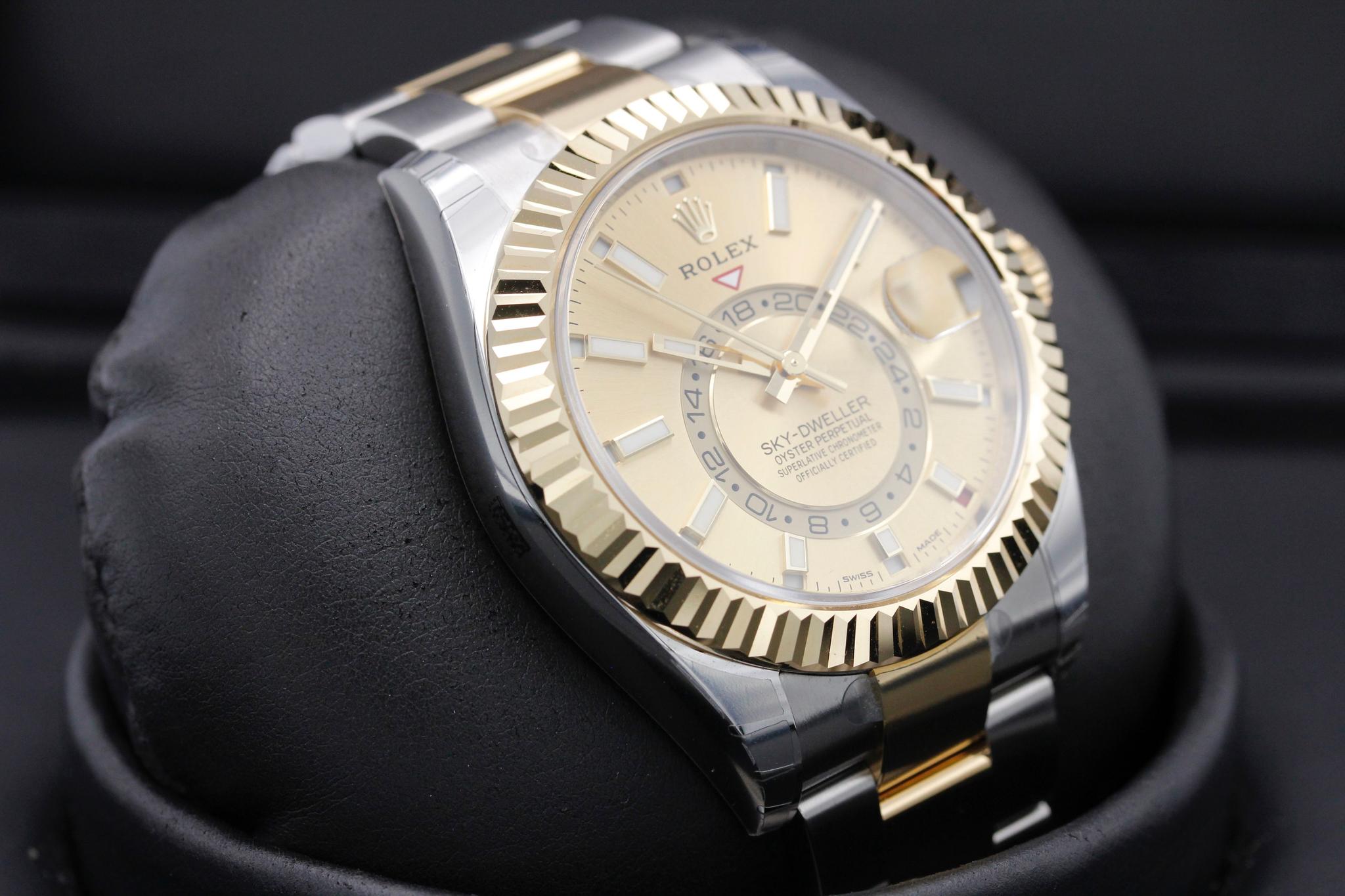Watch Image 10