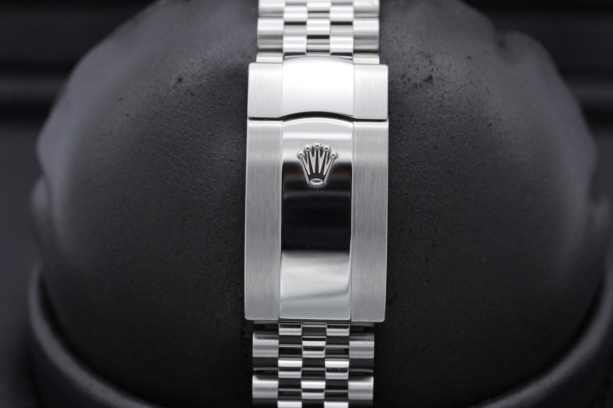 Watch Image 8