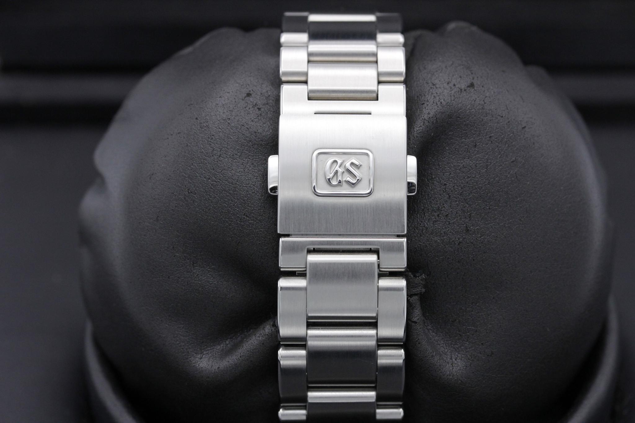 Watch Image 8