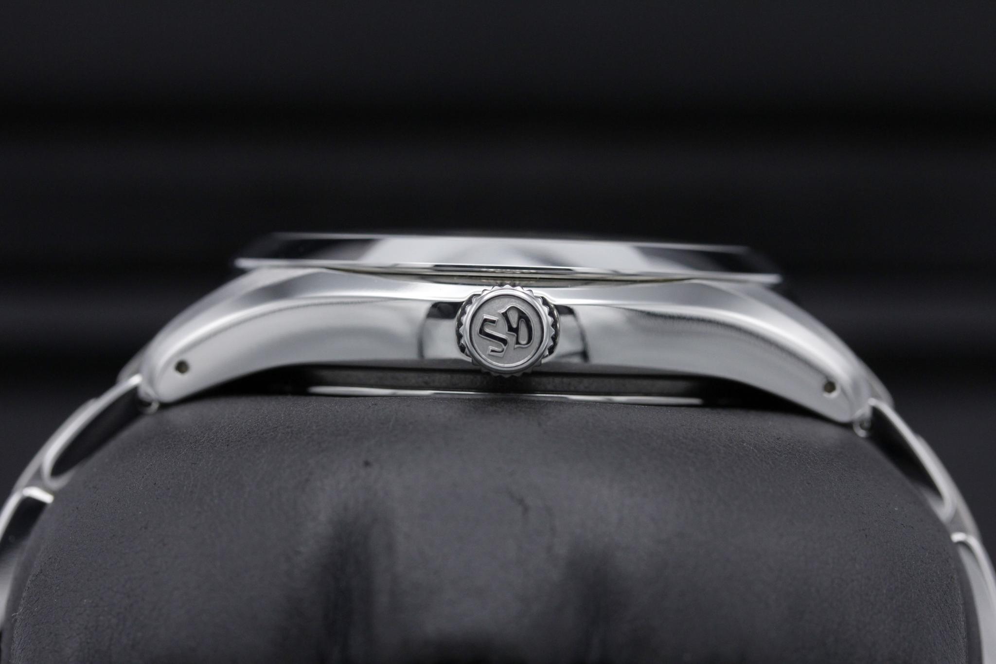 Watch Image 3