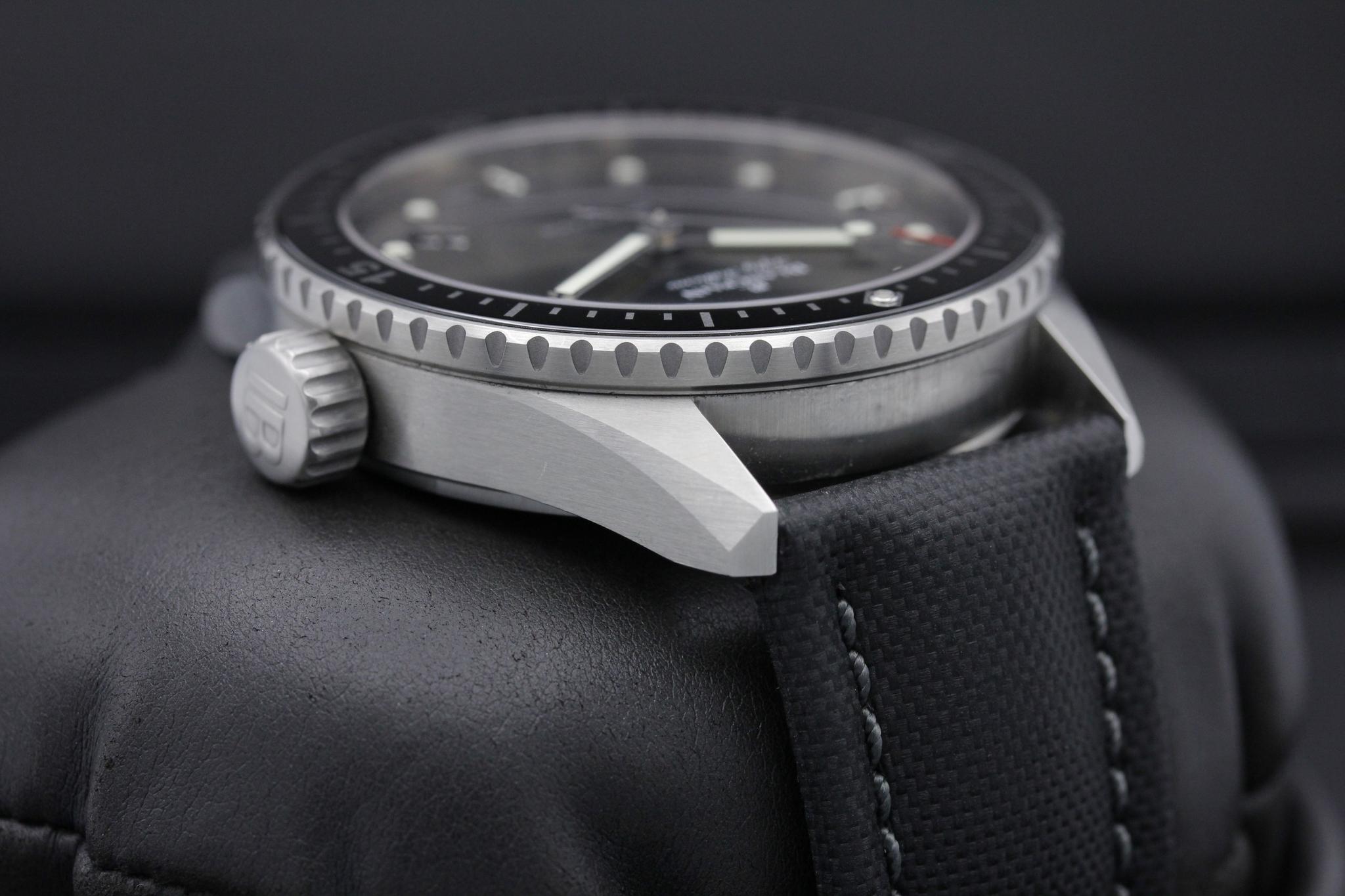Watch Image 4