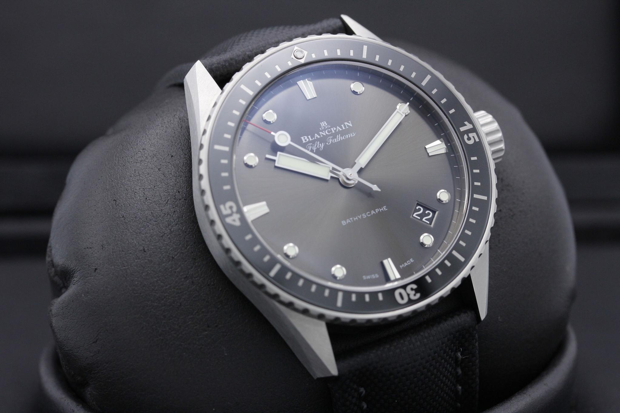 Watch Image 10