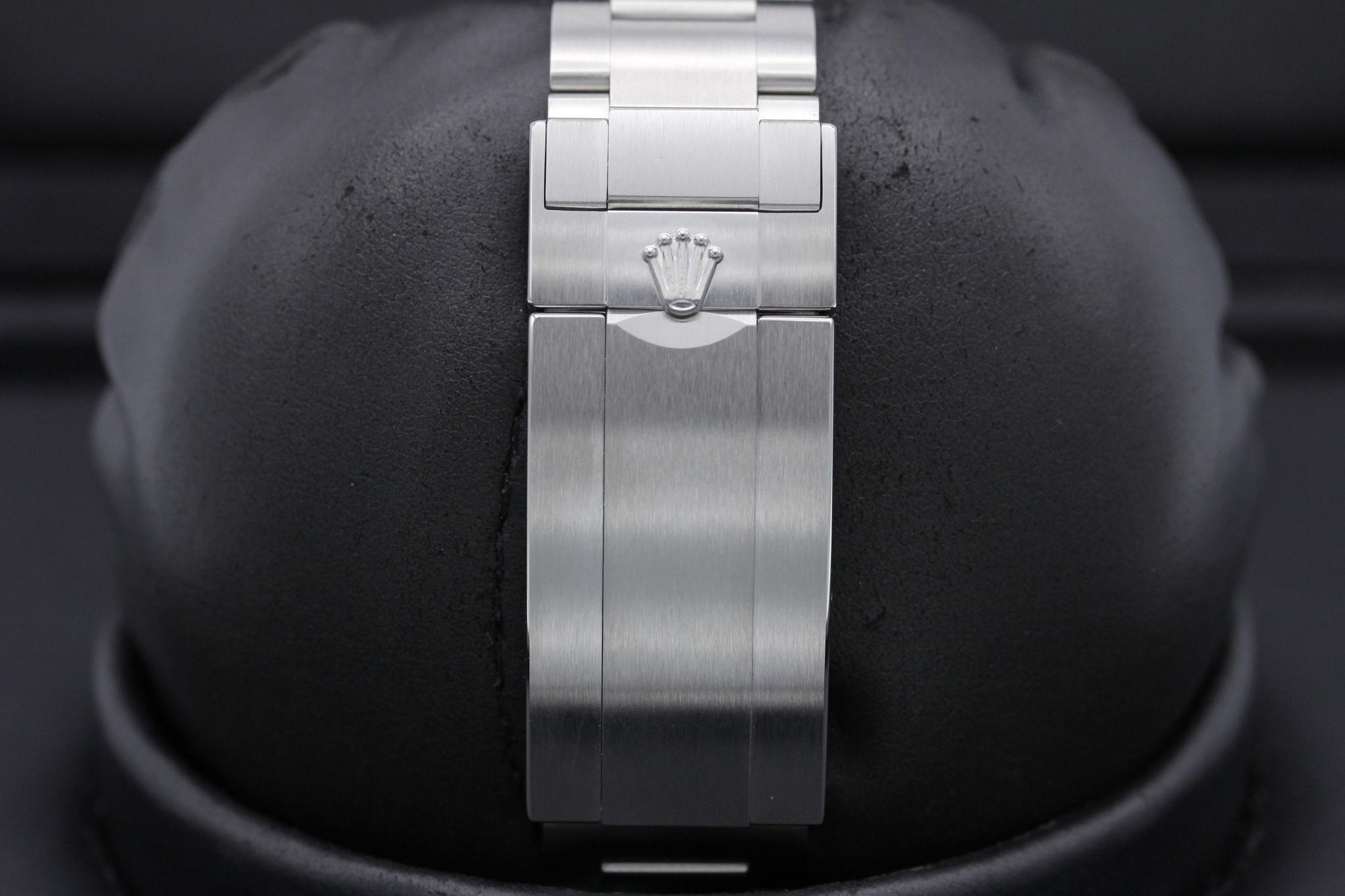 Watch Image 8
