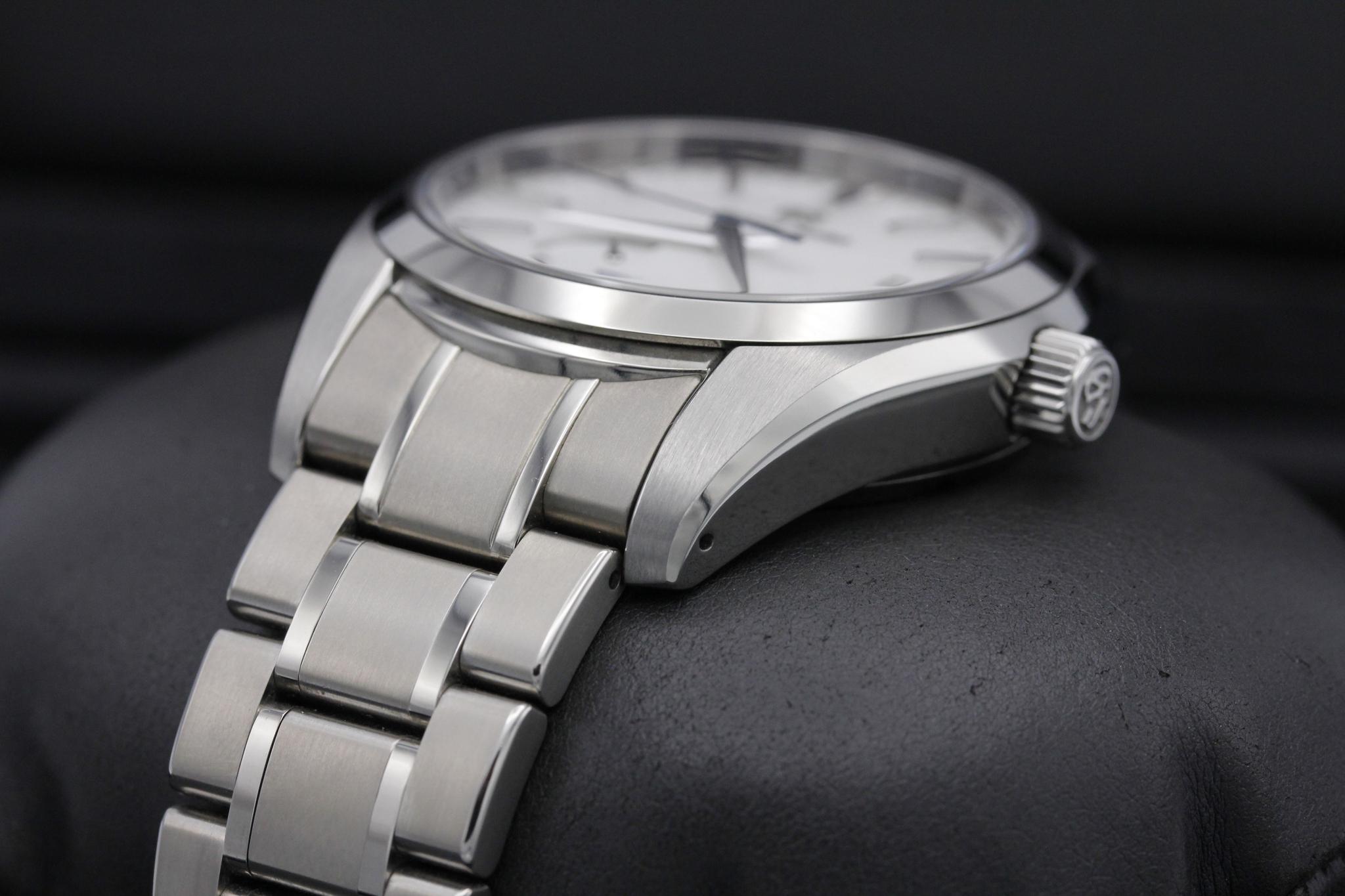Watch Image 2