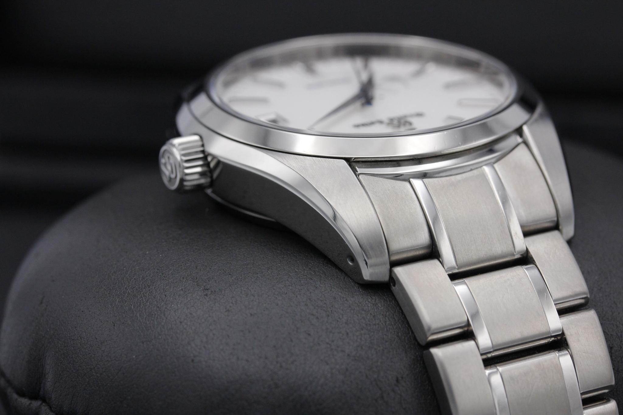 Watch Image 4
