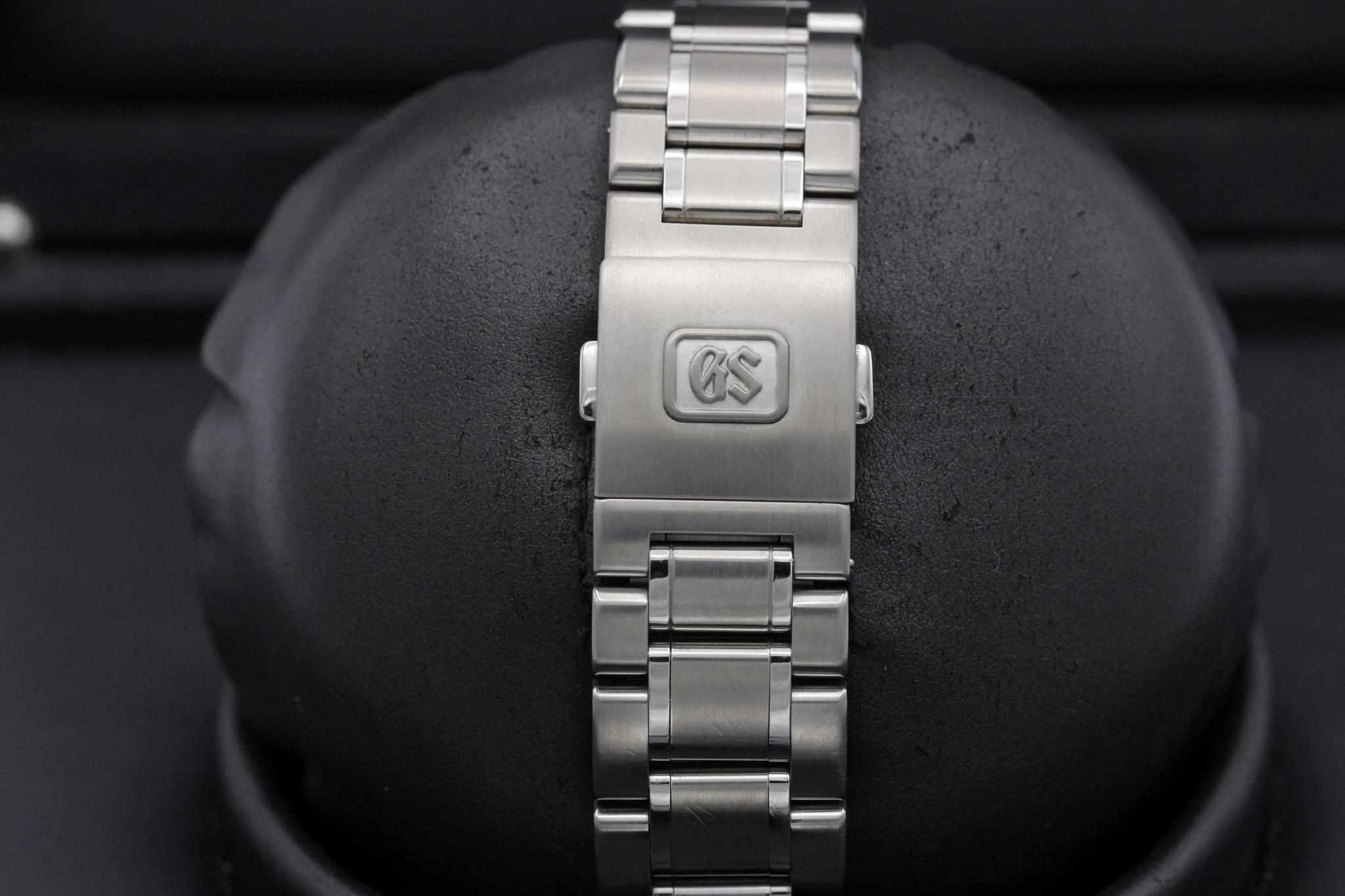 Watch Image 8