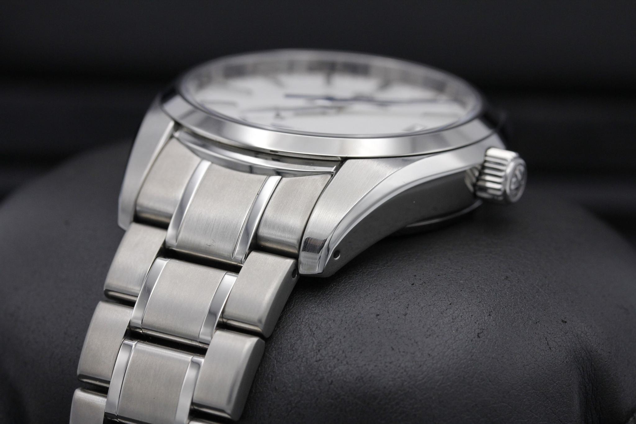 Watch Image 2