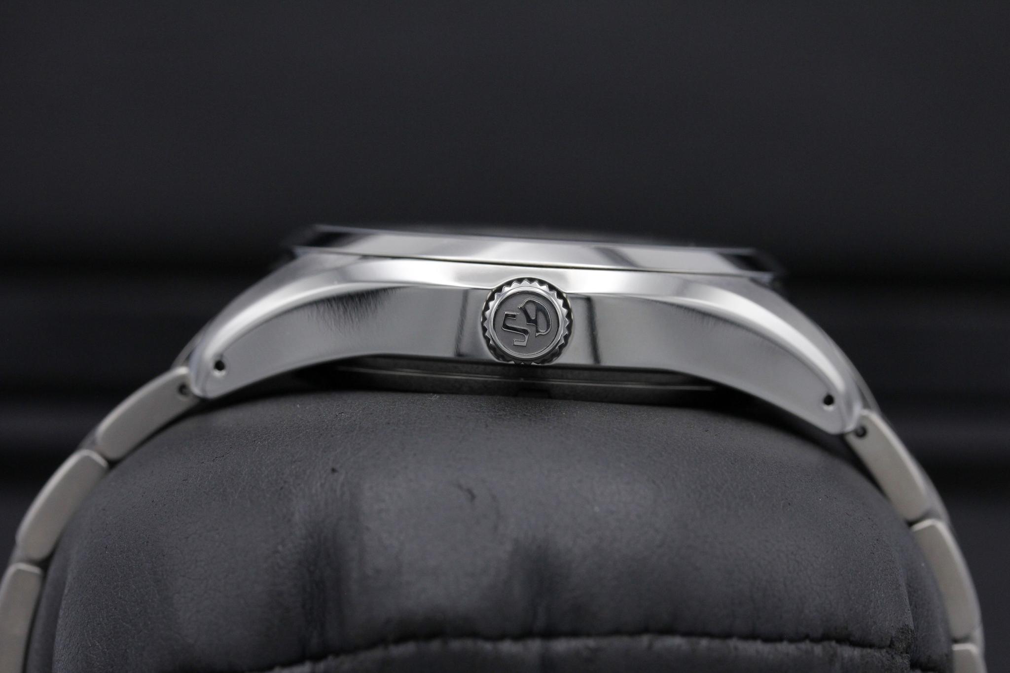 Watch Image 3