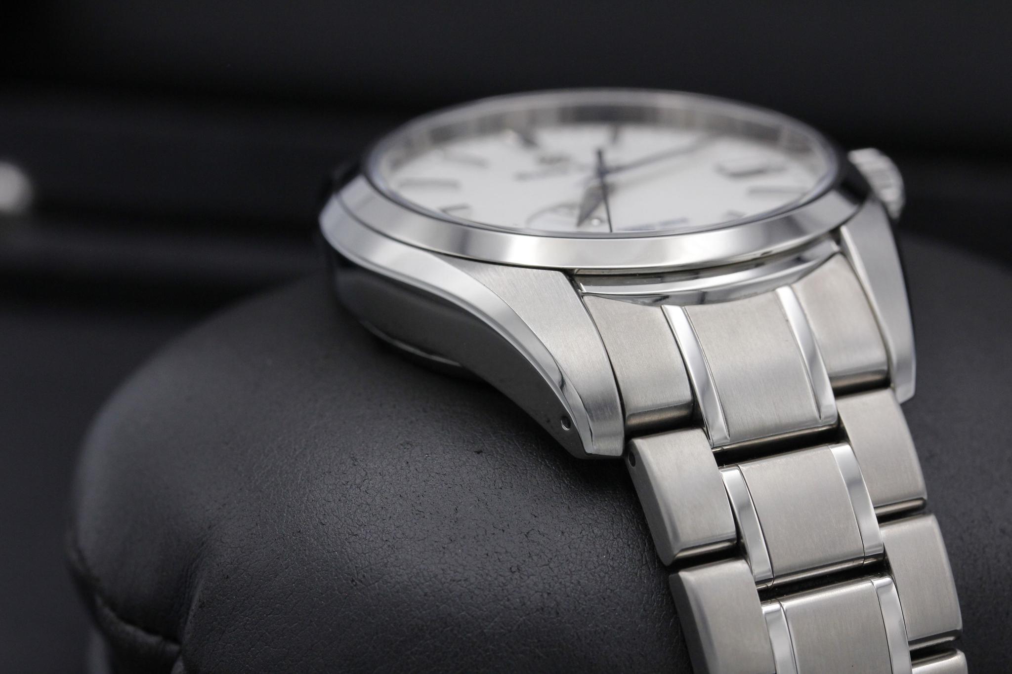 Watch Image 6