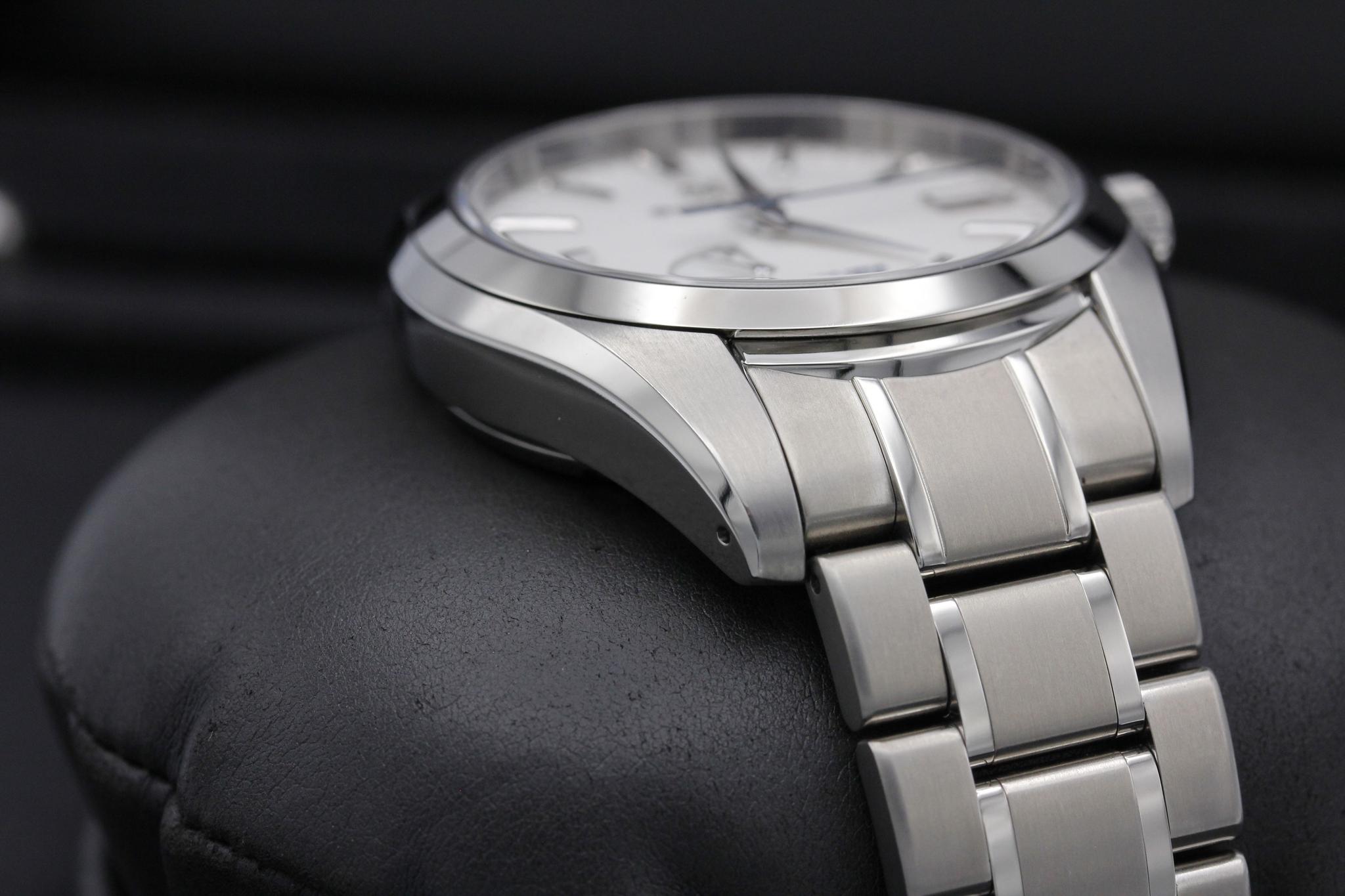 Watch Image 6