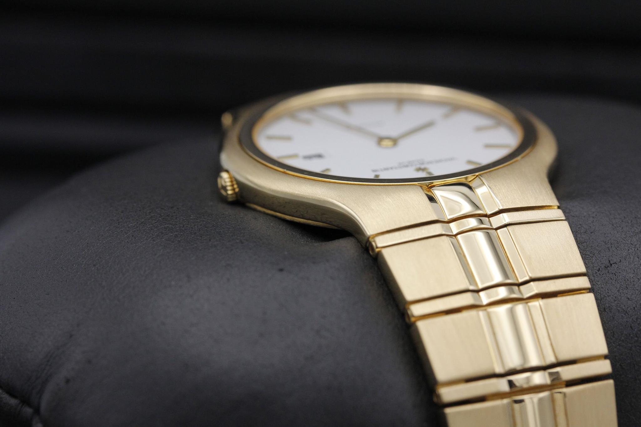 Watch Image 4