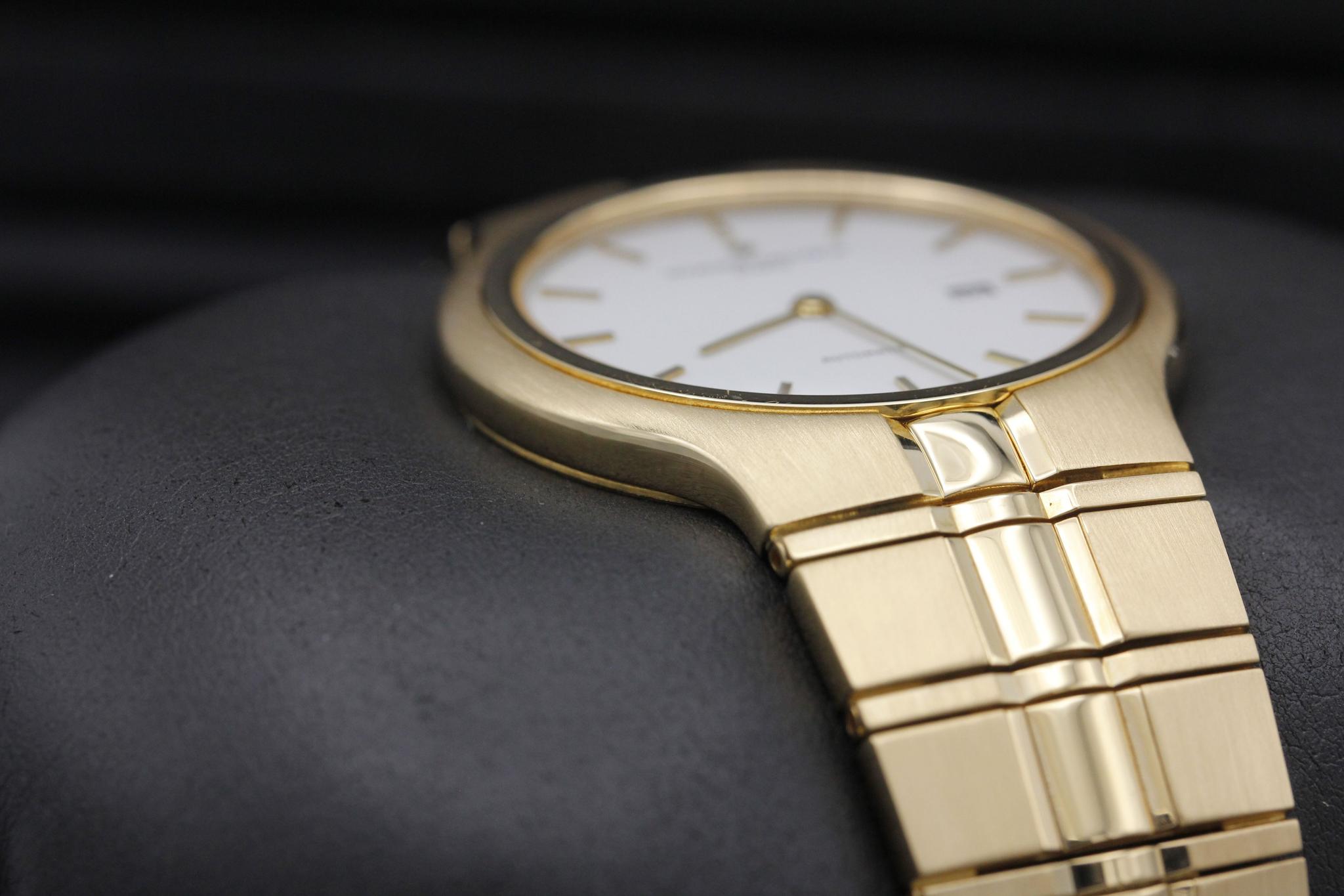 Watch Image 6