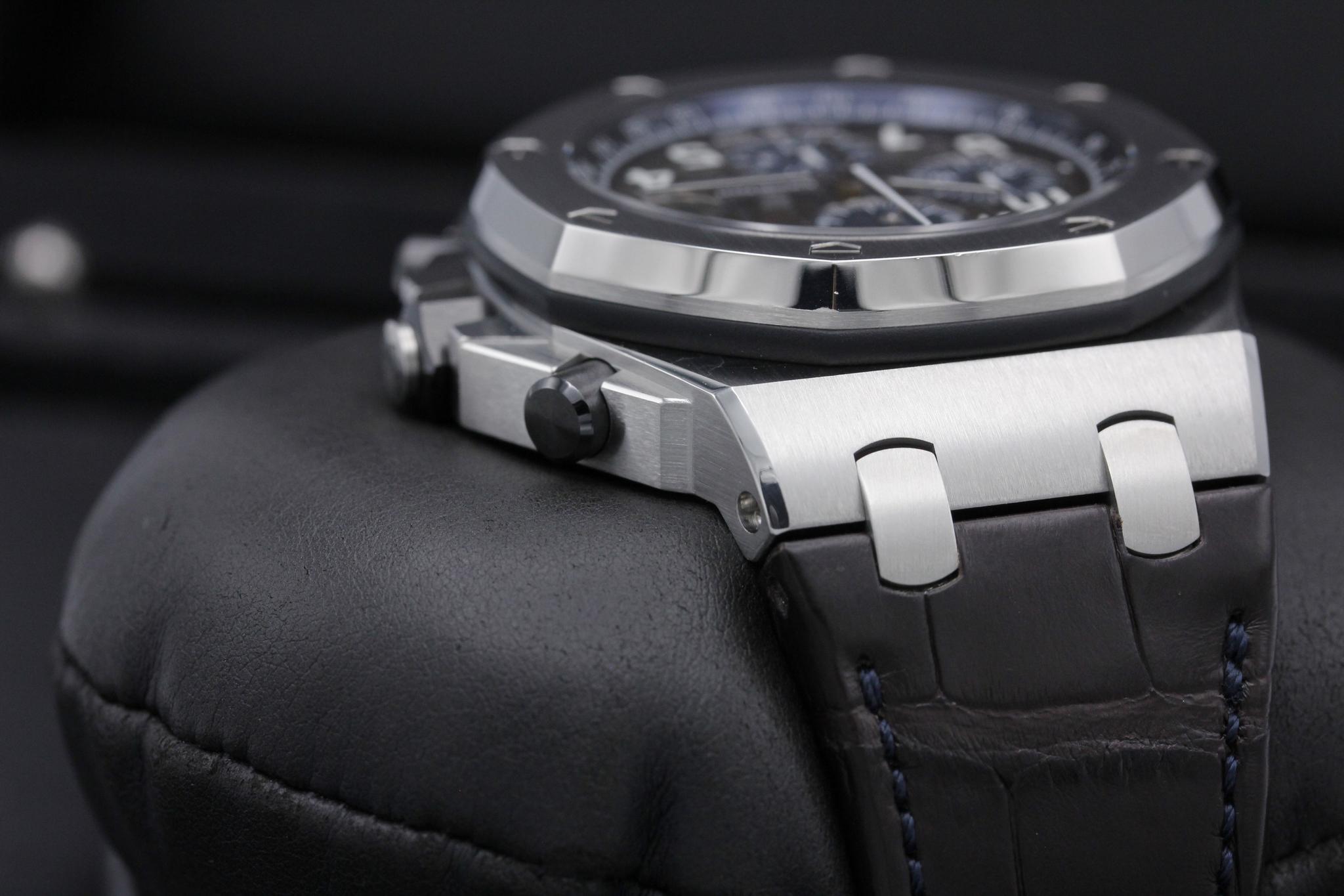 Watch Image 4