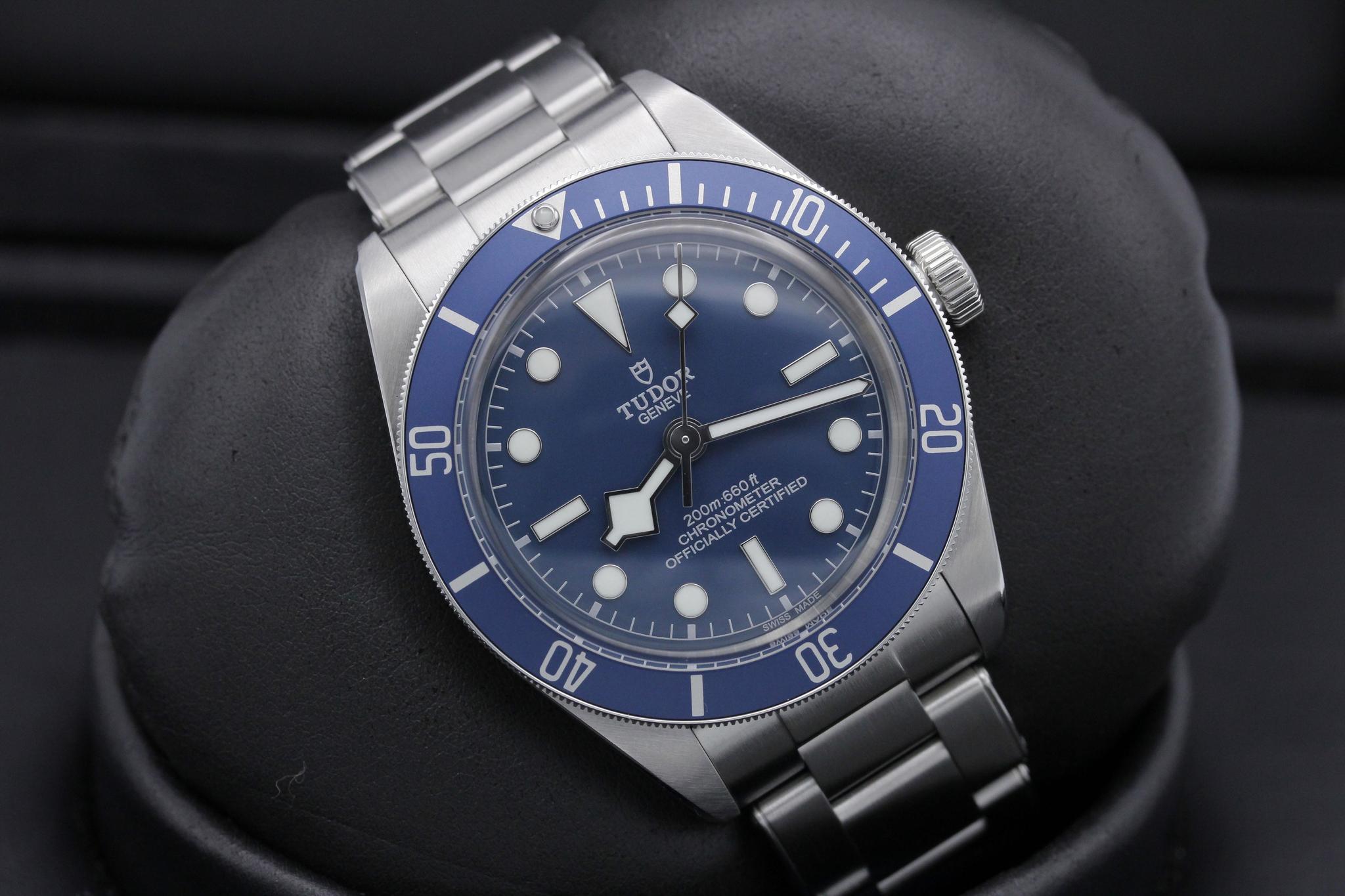 Watch Image 9