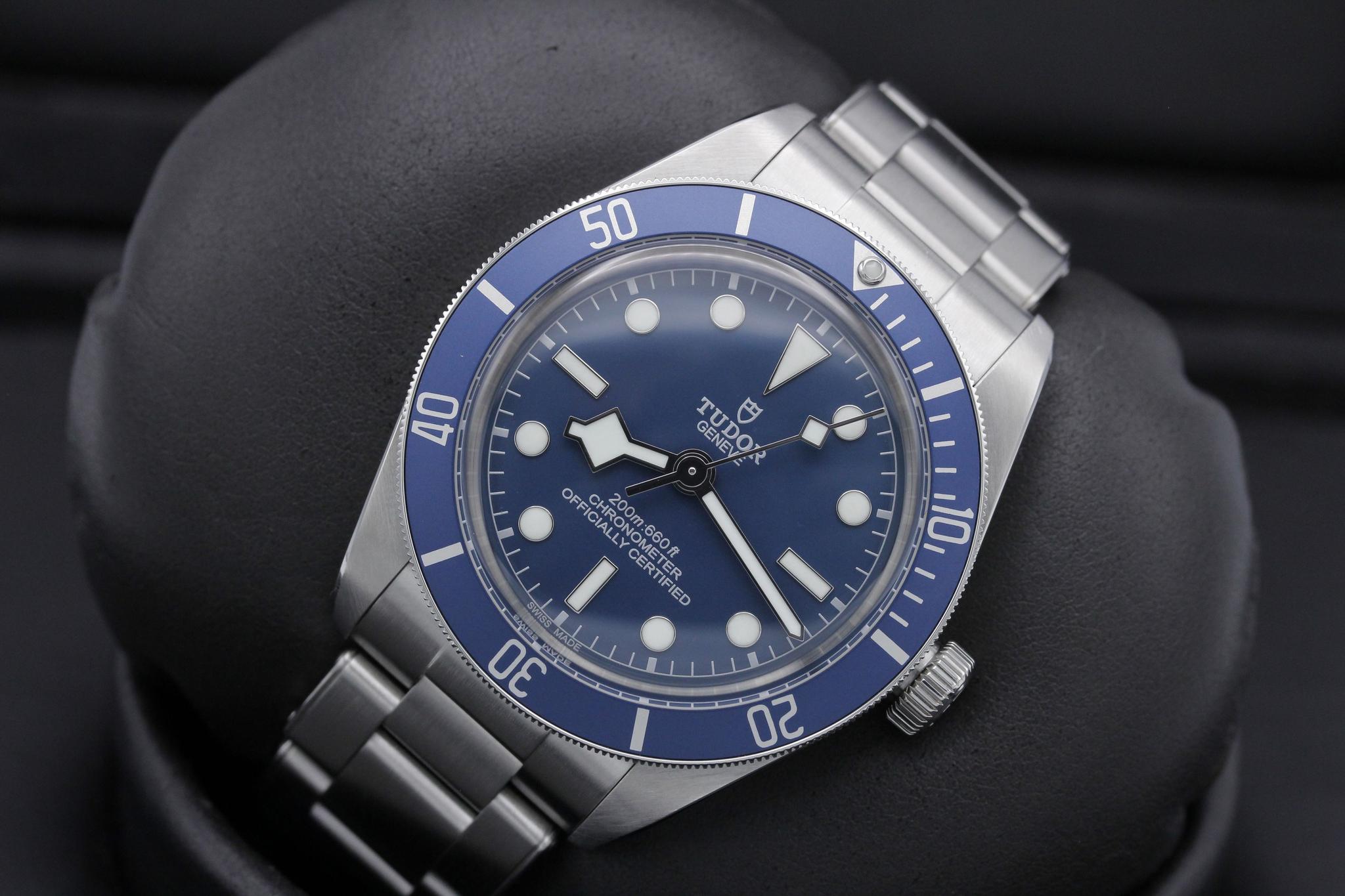 Watch Image 10