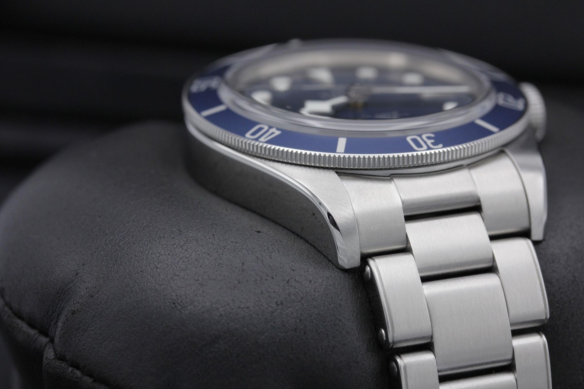 Watch Image 6