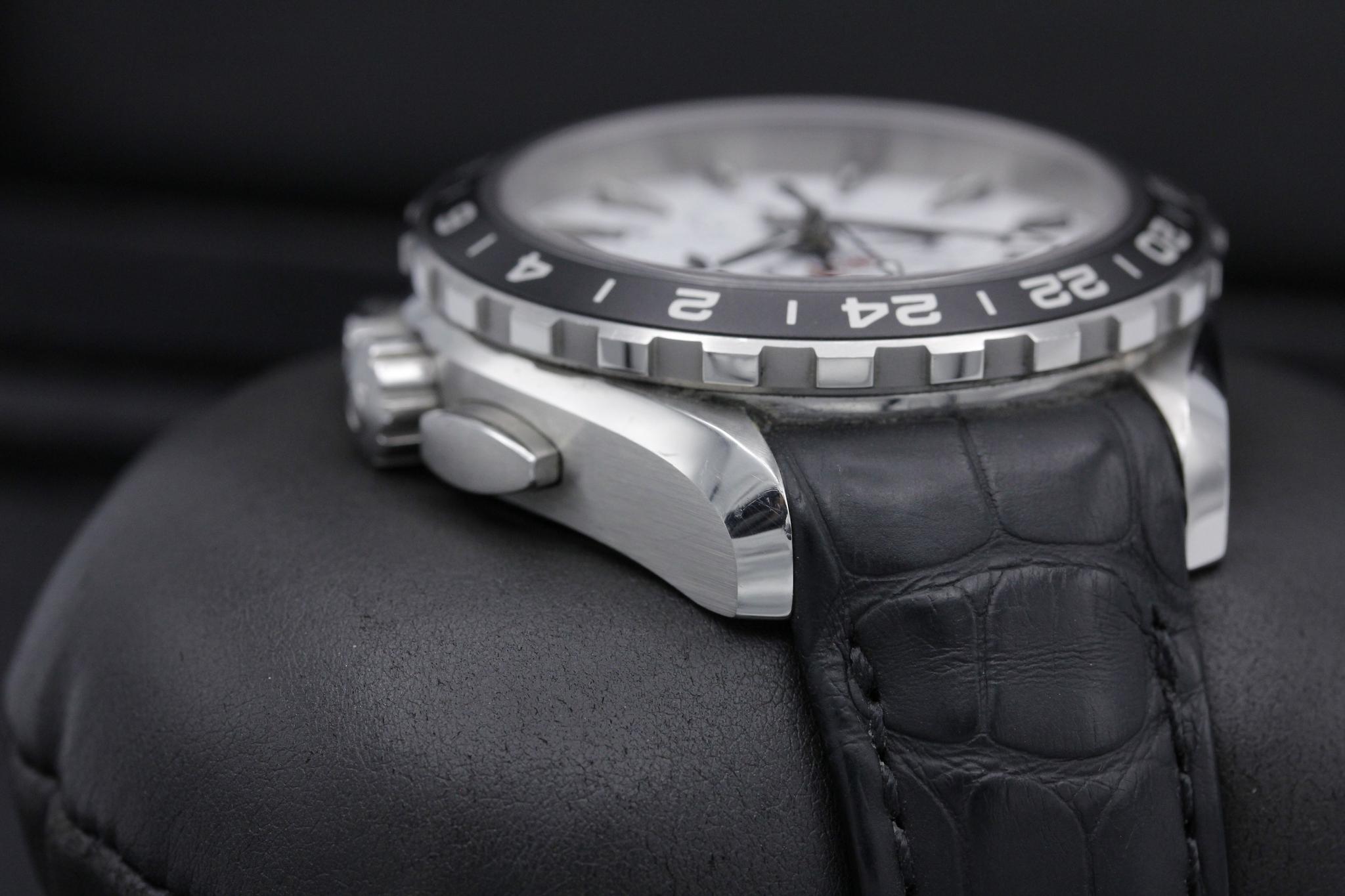 Watch Image 4