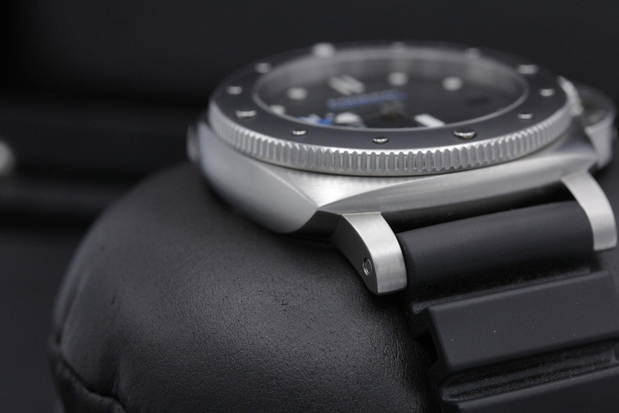 Watch Image 6