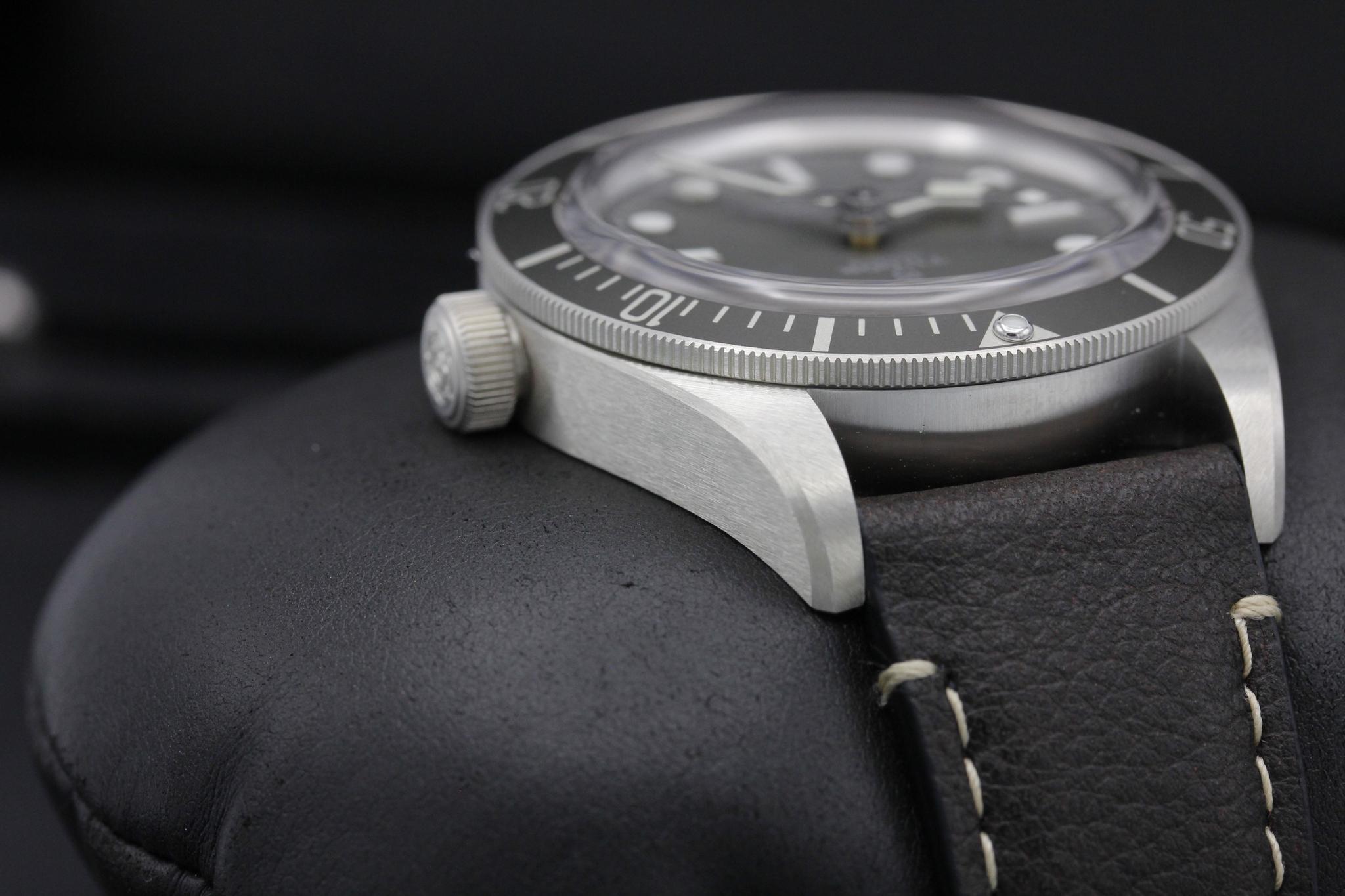 Watch Image 4