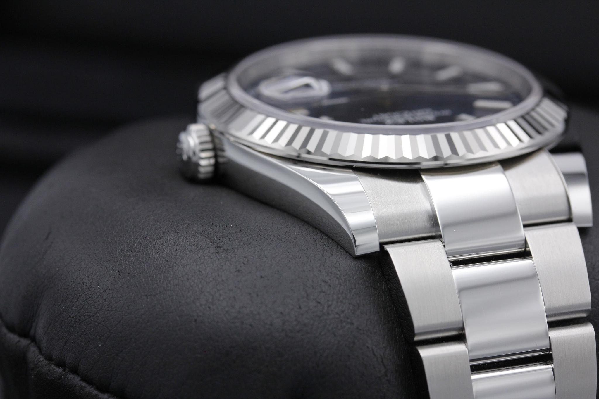 Watch Image 4