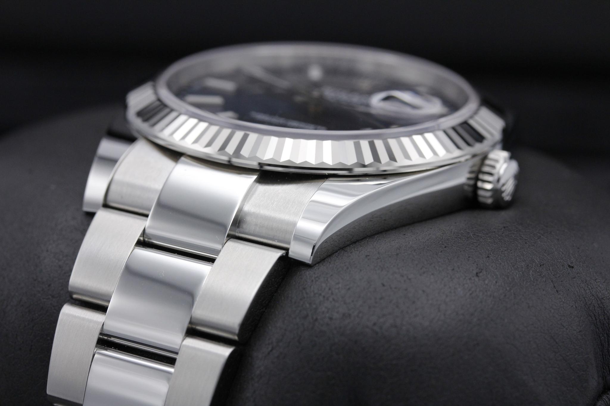 Watch Image 2