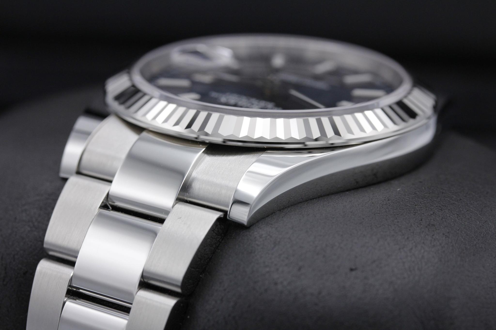Watch Image 5