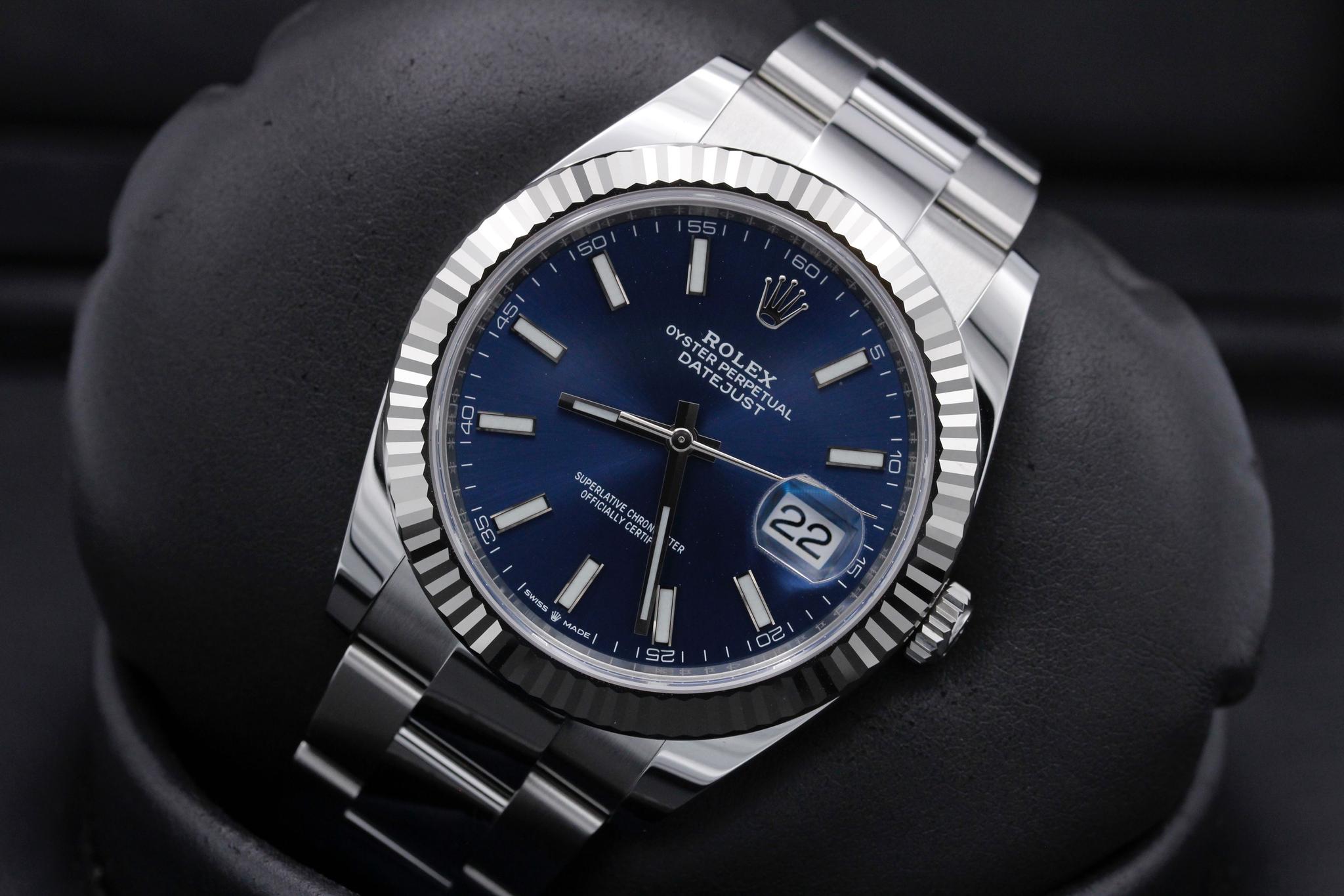 Watch Image 10