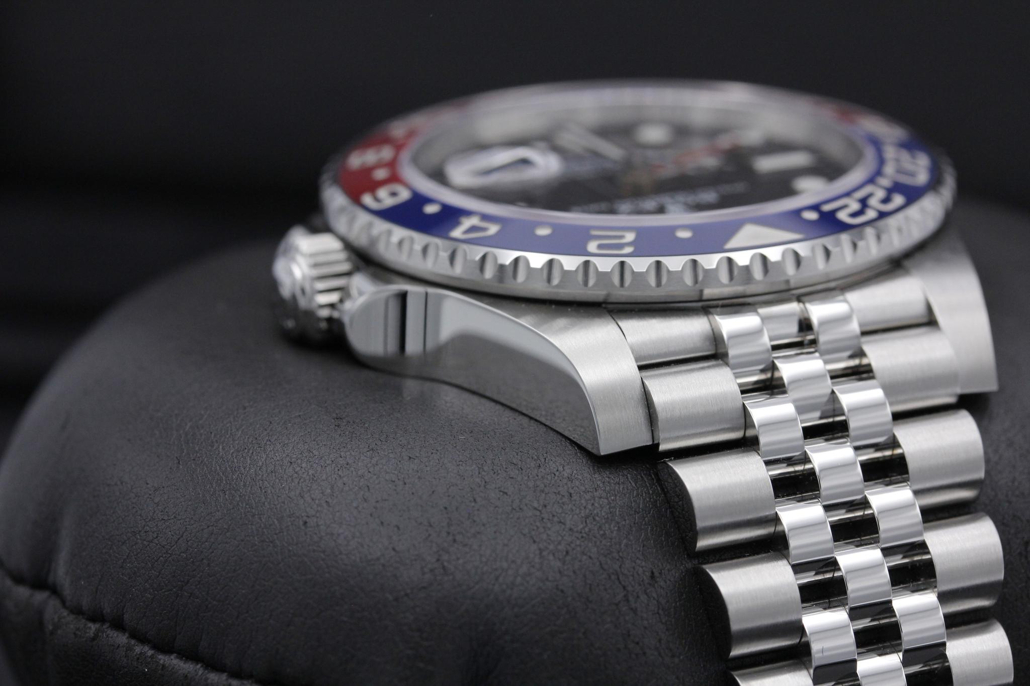 Watch Image 4