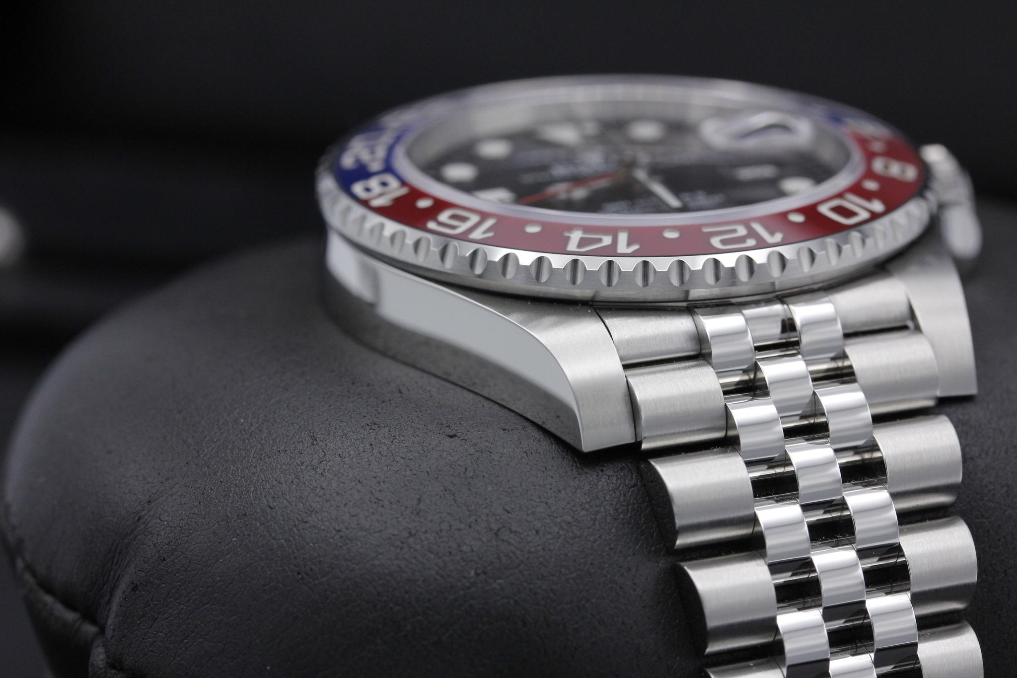 Watch Image 6