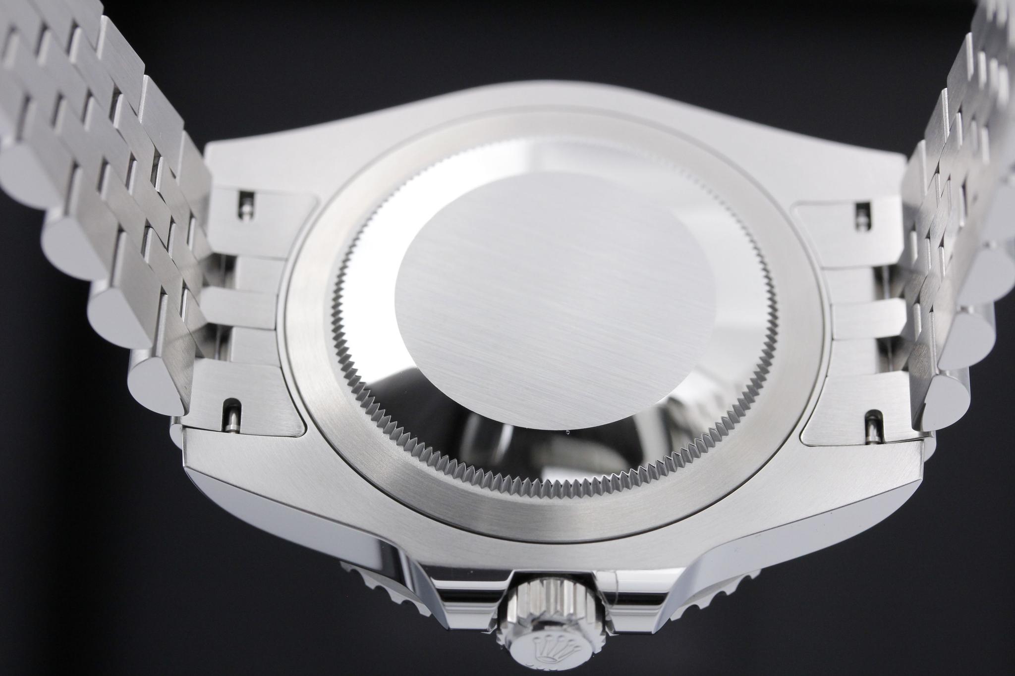 Watch Image 7